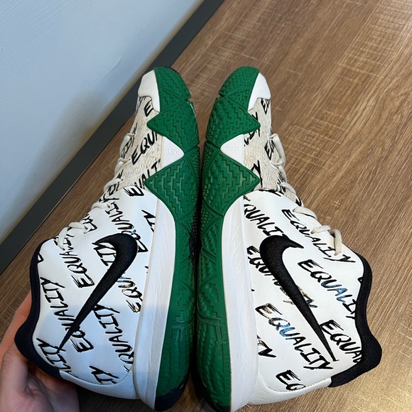 Nike Kyrie 4 Equality BHM Black‎ History Month Shoes Men Size 12 AO3167-900 - Picture 6 of 8